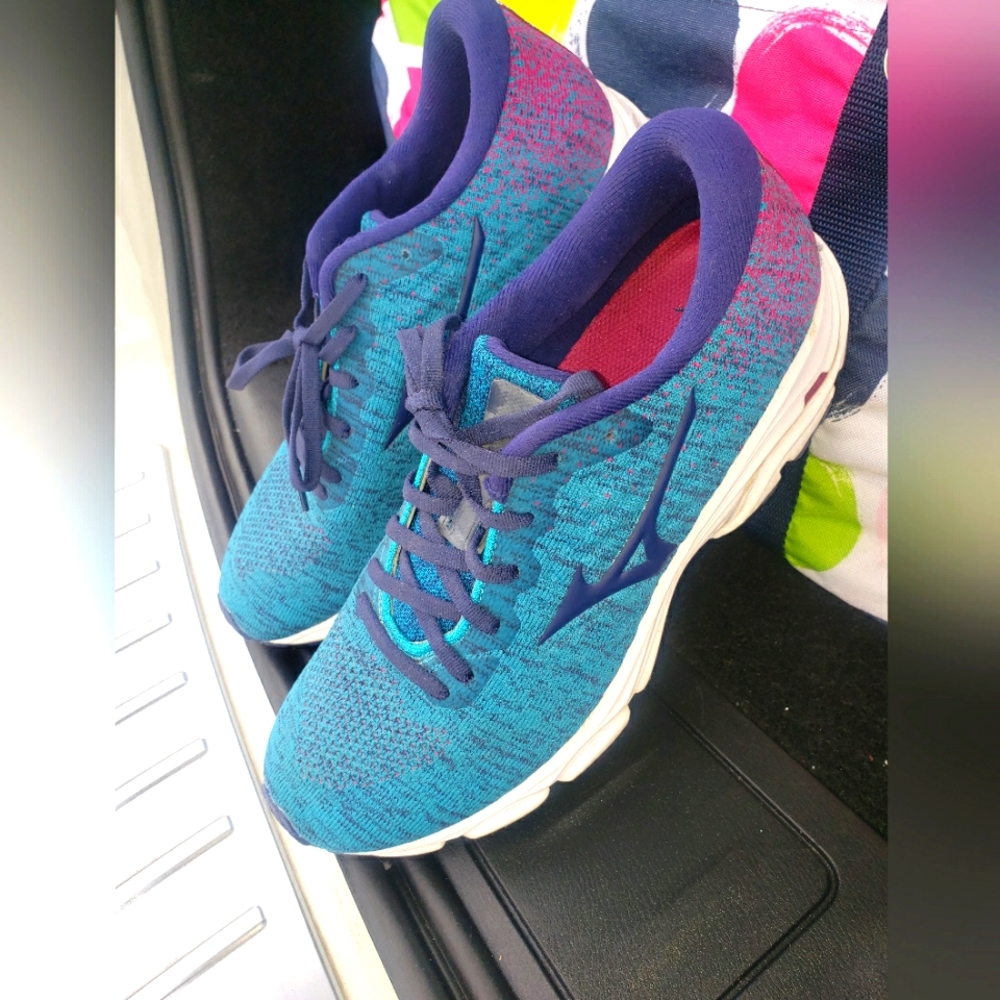 Teal Mizuno Wave Inspire 16 Running shoes